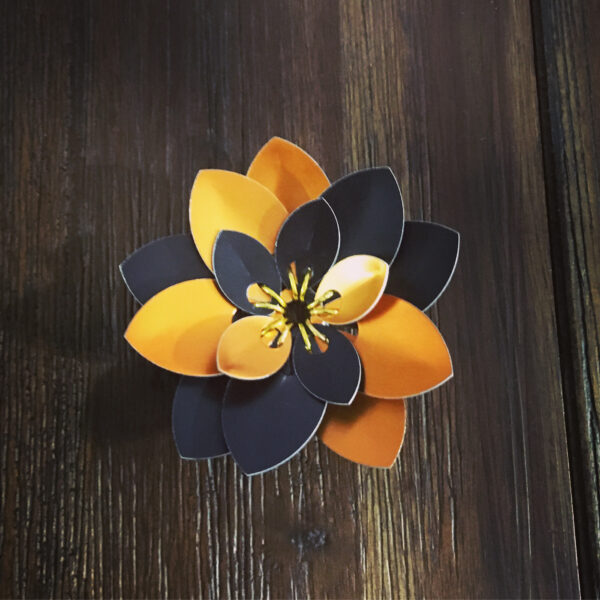 Scale flower triple black orange